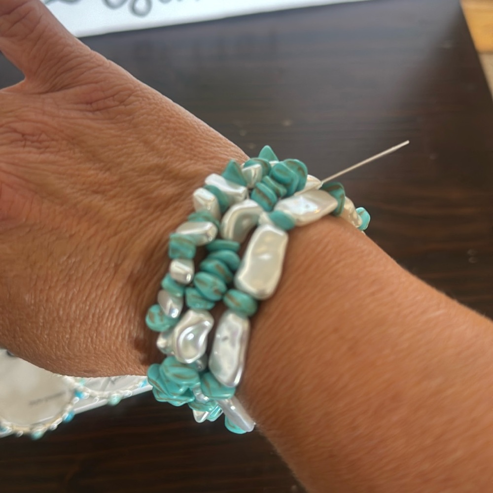 Earring and bracelet set. Silver and turquoise.